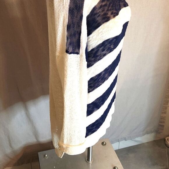 Womens Xhilaration Navy and Cream striped lightweight top size Medium - Picture 4 of 11